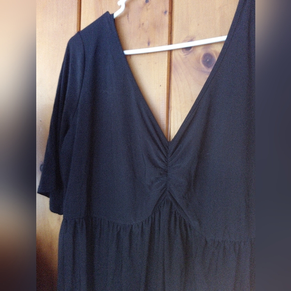 Bundle of 2 Torrid Tops - Picture 2 of 5